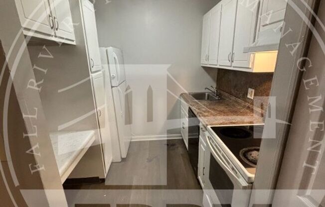 2 beds, 1 bath, $1,600, Unit 301