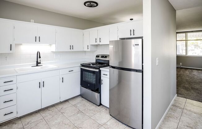 3 beds, 1 bath, $1,195, Unit 15