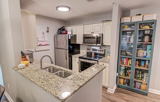 Oxford Terrace Phase I: 4/4 luxury apartment just 3 blocks from UF & 1 block from Sorority Row. Now Renting for Fall 2025!