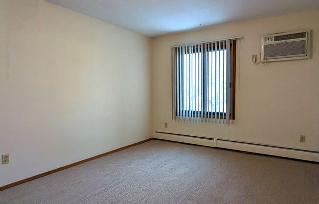 2 beds, 1 bath, 975 sqft, $1,295, Unit 105