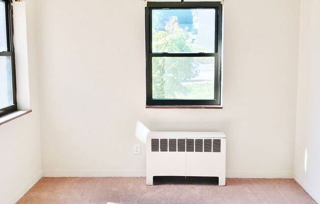 1 bed, 1 bath, $925, Unit 14