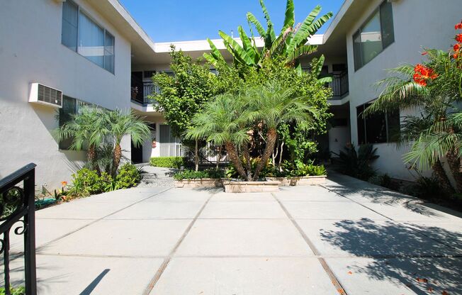 (6161) 1831 Camden Ave.