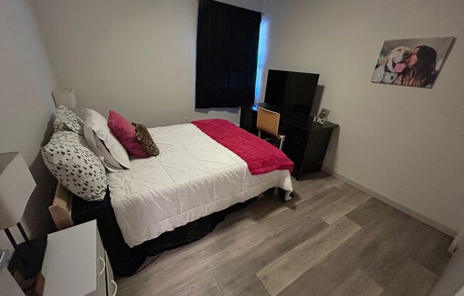 2 beds, 1 bath, $1,395, Unit 122