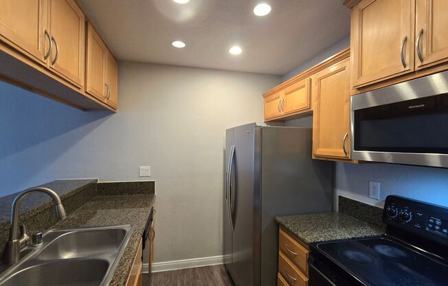 2 beds, 2 baths, 850 sqft, $3,070, Unit 823-13