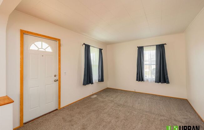 Charming 4-Bedroom Home with Fenced Yard, Garage & Washer/Dryer – North Spokane