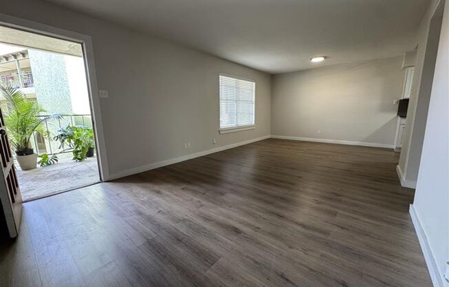 2 beds, 2 baths, 900 sqft, $1,412, Unit LAW11-216