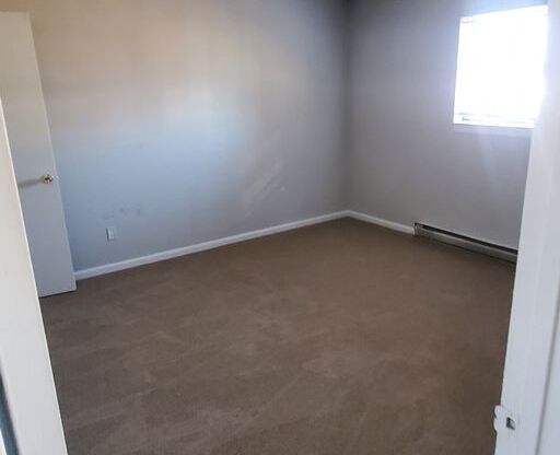 2 beds, 1 bath, $795, Unit 3015-I