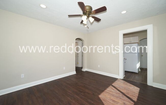 2 beds, 1 bath, $1,200