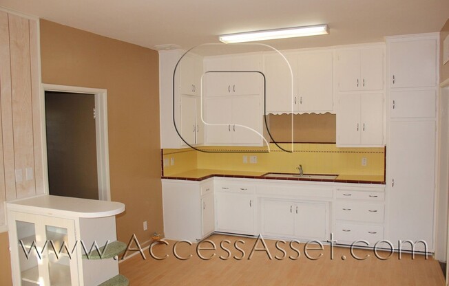 Charming 1 Bed/1 Bath Bottom Unit In The Heart Of Lake Elsinore!