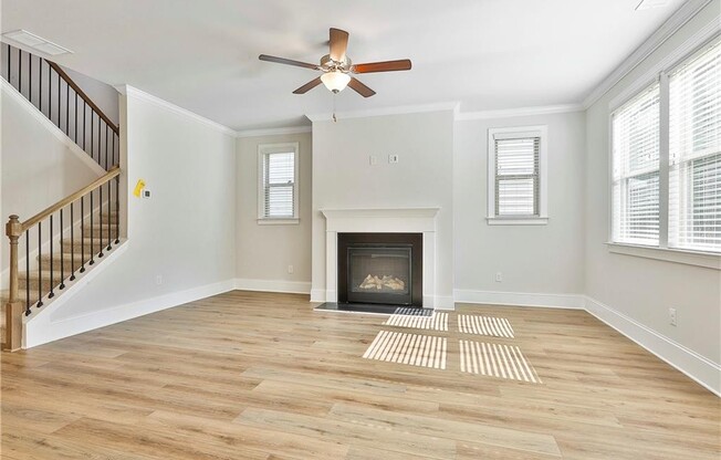 327 CALEDONIA CT