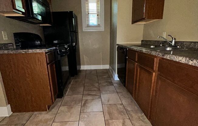 2 beds, 1 bath, $1,300