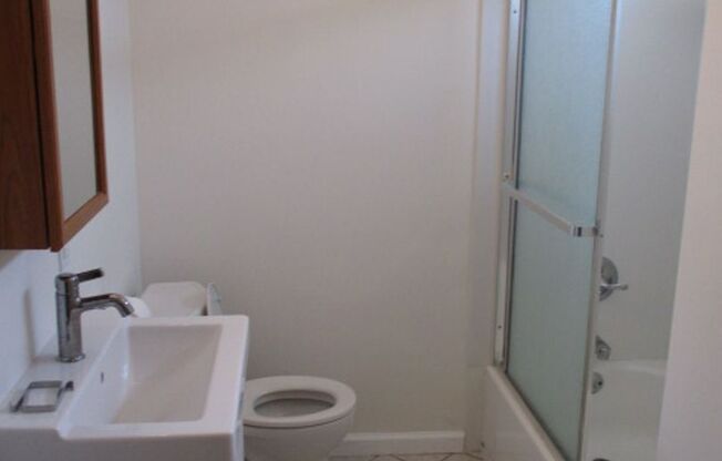 Newark Home is in perfect area for commuting, & near everything!
