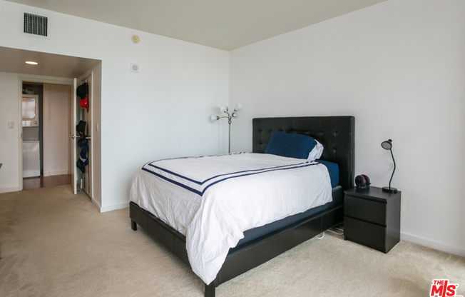 1 bed, 1 bath, 946 sqft, $3,950, Unit 614