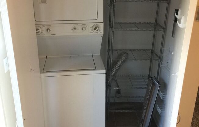 2 Bedroom 1.5 Bath Duplex near Dan Mills in Inglewood  $1450/mo