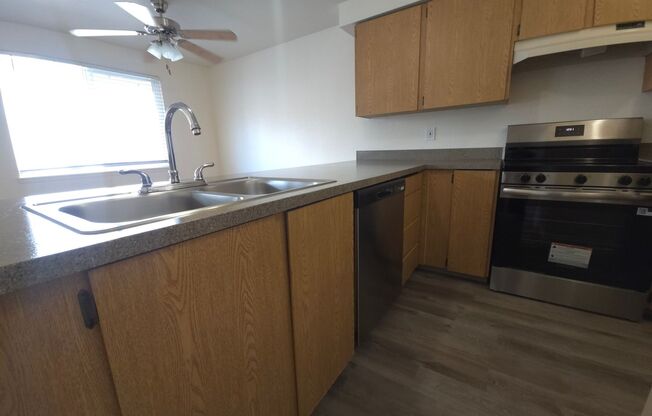 2 beds, 1 bath, 875 sqft, $1,350, Unit 127-38