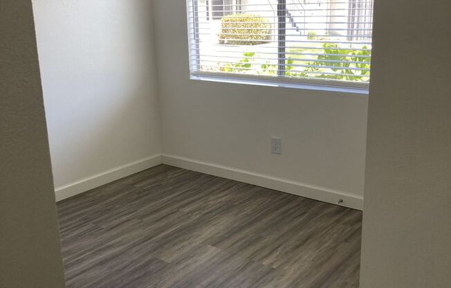 2 beds, 1 bath, 865 sqft, $2,500, Unit A-7