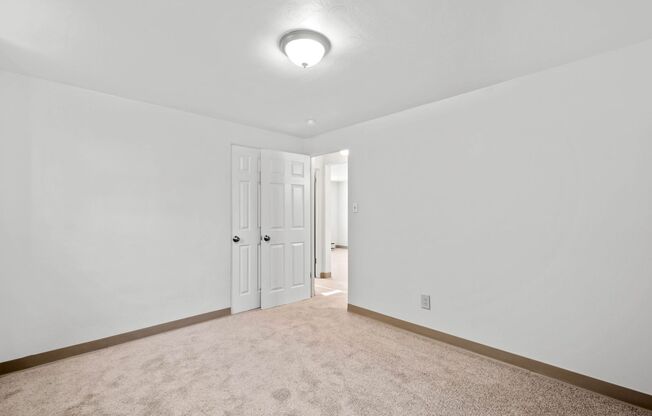 2 beds, 1 bath, 850 sqft, $949, Unit 10609 Lindberg Ave. B1 - Apt. 1
