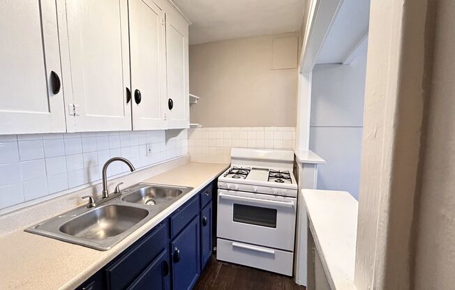 1 bed, 1 bath, $750, Unit 530 - #11