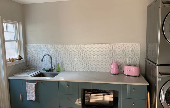 Charming 1 bdrm 1 bath lower level Manitou Springs Apartment