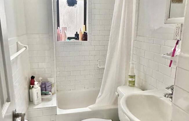 3 beds, 1 bath, $6,695, Unit 19A