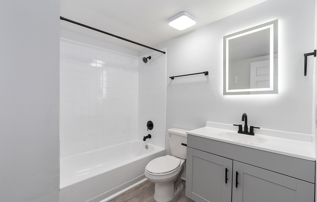 Bathroom 1 (Web Quality) - Vista Shores
