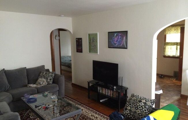 2 beds, 1 bath, $1,870