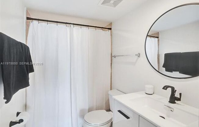 2 beds, 2 baths, 1,276 sqft, $5,200, Unit 6917 Collins Ave # 915