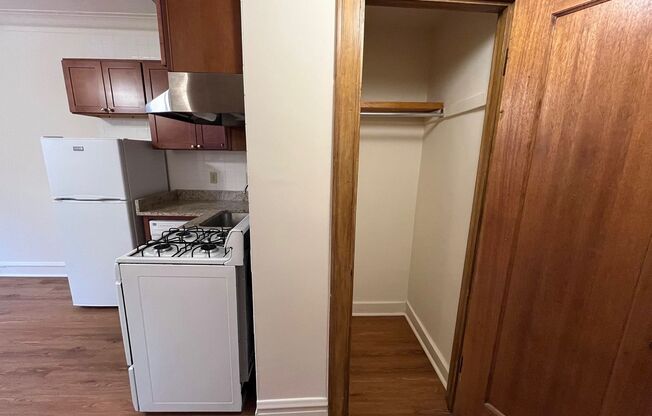 Studio, 1 bath, 320 sqft, $1,335, Unit 273-0210