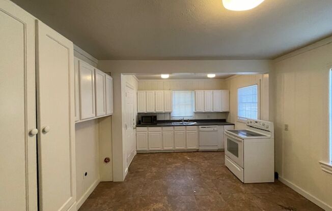 2 beds, 1 bath, $1,895