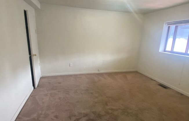 3 beds, 1 bath, $2,300, Unit #5