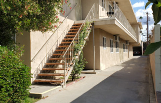 1128 RAYMOND AVE
