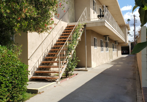 1128 RAYMOND AVE