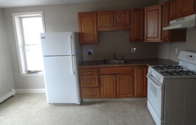 2 beds, 1 bath, 562 sqft, $1,800, Unit A