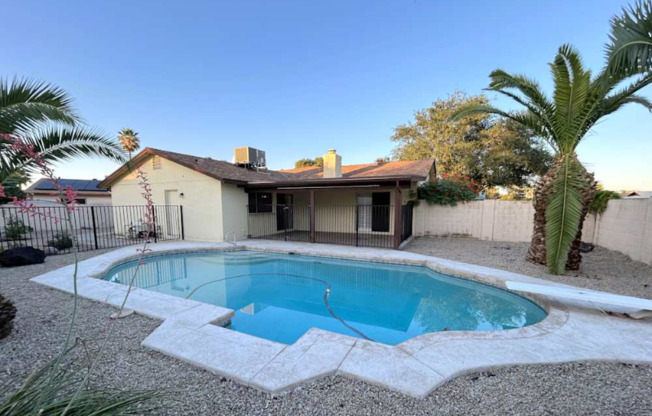 5221 W HARMONT DR