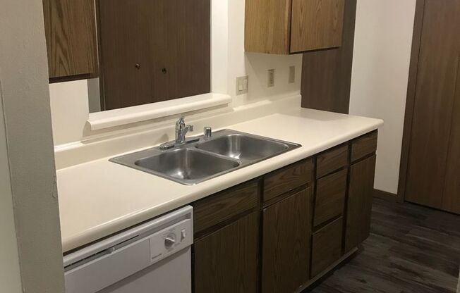 3 beds, 1 bath, 1,040 sqft, $1,695, Unit 3164-207