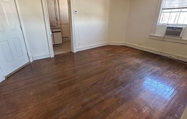 1 bed, 1 bath, $1,150, Unit Apt. 11