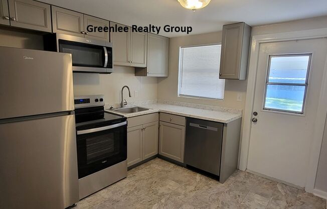 Updated 2 Bed/1Bath Duplex Apartment in beautiful Crystal River!