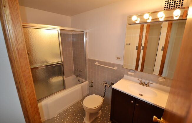 1 bed, 1 bath, 700 sqft, $1,850, Unit 418-1310
