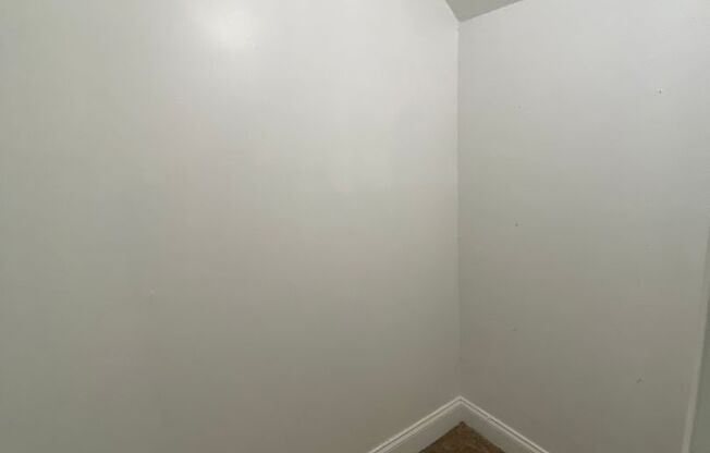2 beds, 1 bath, $1,150, Unit 2548A