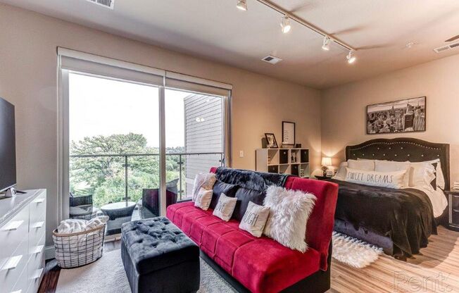 Studio, 1 bath, 616 sqft, $1,400, Unit 340