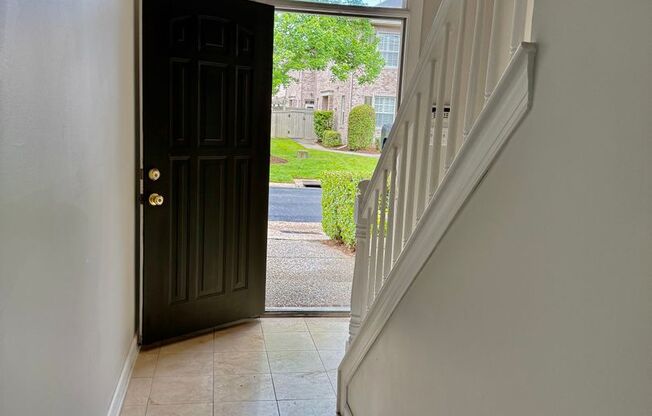 3BD/2.5BA Brick Townhouse in Chancellors Walk! New Flooring & New Paint Throughout!