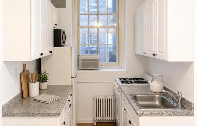 516 E 78 ST