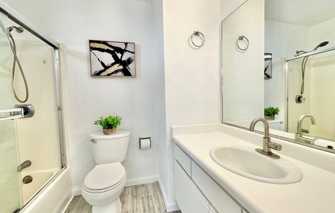 Epic REA: Bright Top Floor Corner Studio with Built-in Murphy Bed in SOMA