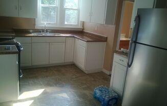 1 bed, 1 bath, $950, Unit A