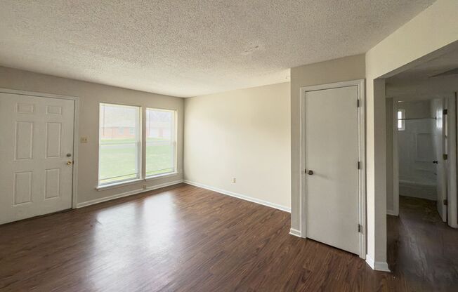 2521 - 2523 E Morris Dr