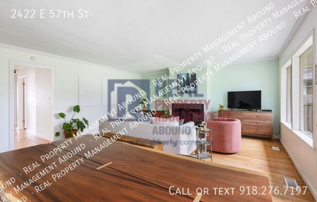 2422 E 57 ST