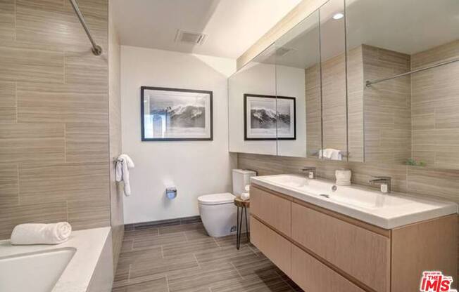 Studio, 1 bath, 544 sqft, $2,400, Unit 1019