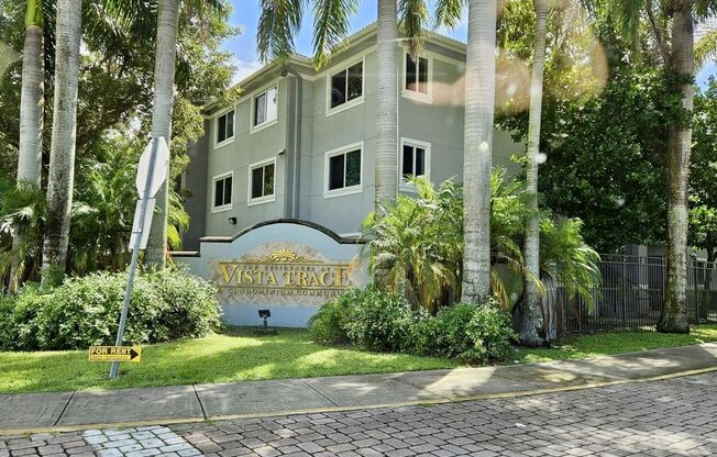 Beautiful 3-bedroom, 2-bath condo in Vista Trace