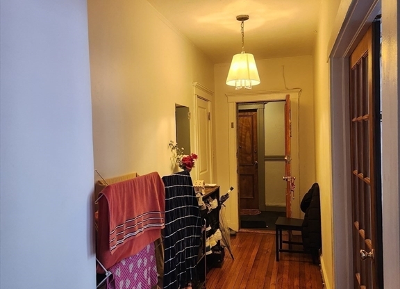 2 beds, 1 bath, 500 sqft, $2,800, Unit 12