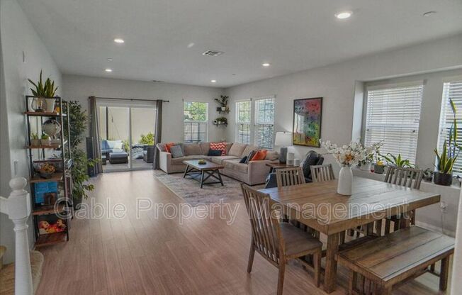 27490 DAFFODIL CT